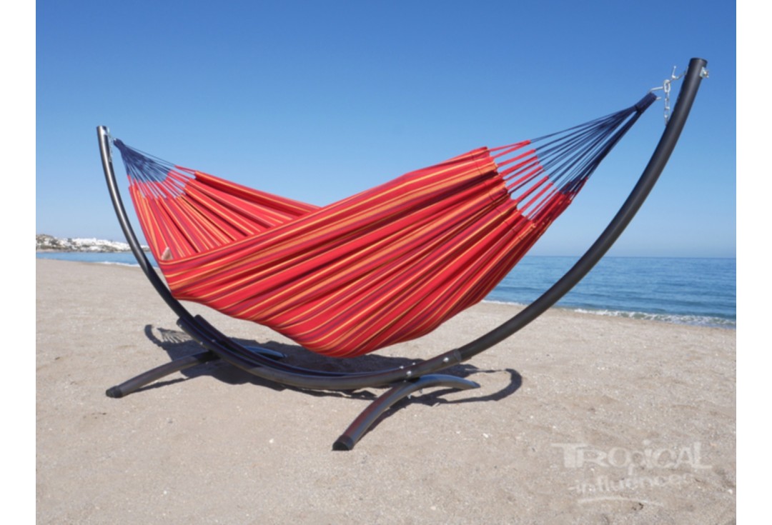 hamac rouge sur la plage