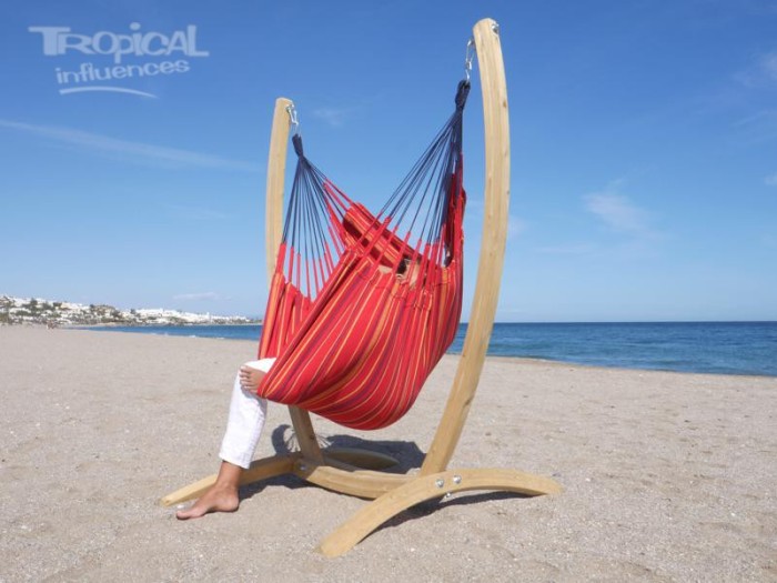 Hamac chaise rouge avec son pied en bois à la page